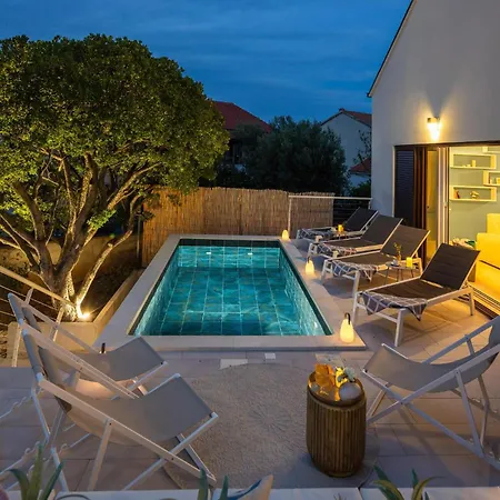 Stunning In With Private Swimming Pool, Be Inside Or Outside Будинок відпочинку